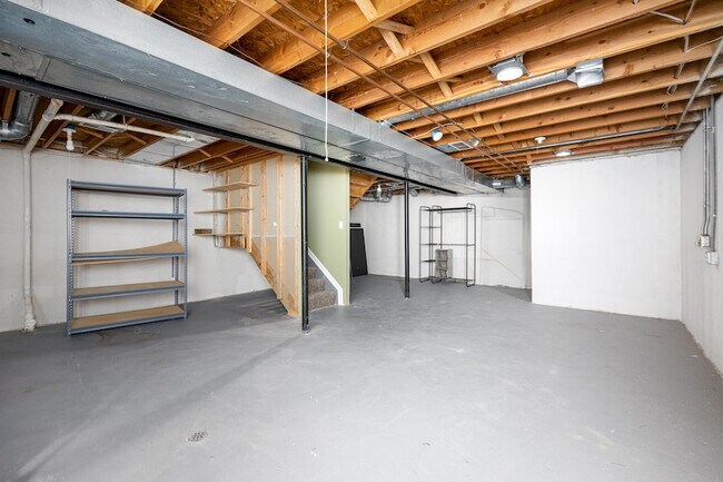 Building Photo - 45085 Horseshoe Dr