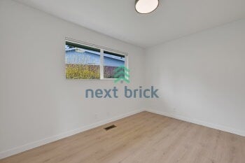 Building Photo - Charming Single-Story Retreat in a Quiet Kent Neighborhood!