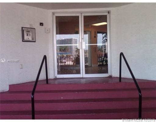 Building Photo - 1975 Normandy Dr