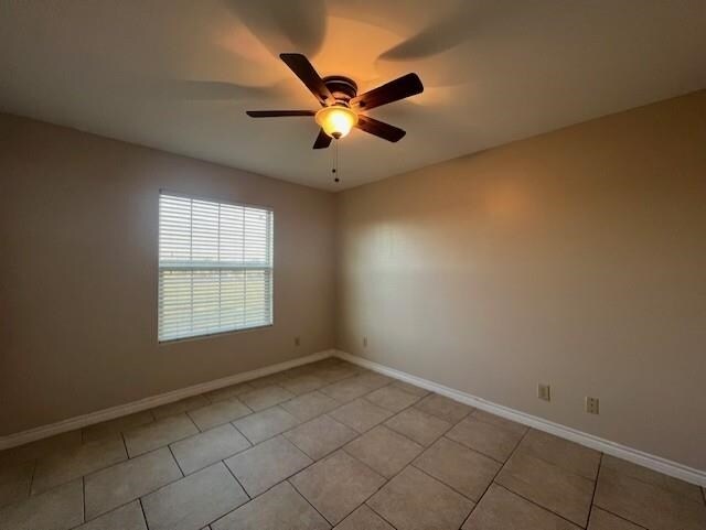 Building Photo - 2720 Camelot Dr