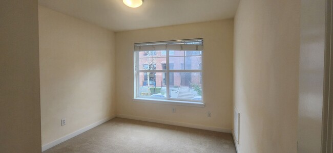 Building Photo - 3 Bed / 2 Bath Issaquah Highlands Townhome...