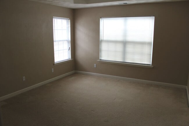 Building Photo - Beautiful 2 bed/2.5 bath condo in Witchduc...