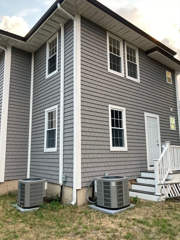 Building Photo - 64 Samoset Ave