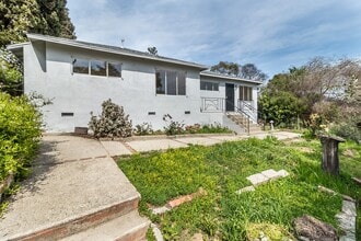 Building Photo - Bright & Spacious 1BR Retreat Near Keck Medical Center | Private Garage + Garden Space