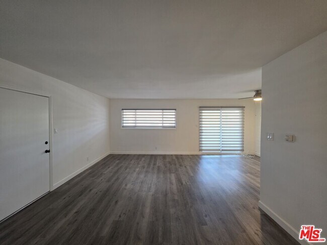 Building Photo - 10734 Palms Blvd