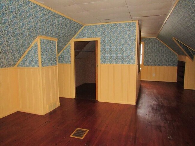 Building Photo - Charming 3BD Home In Maple Hts.