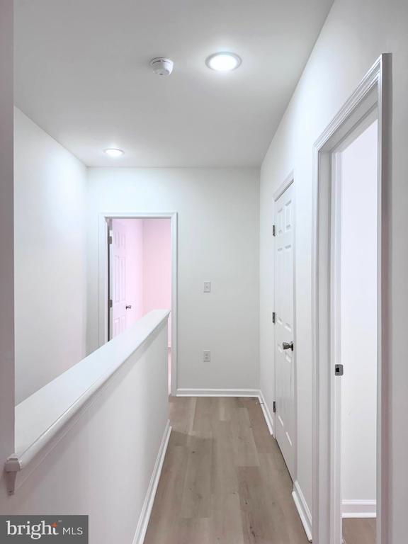 Building Photo - 319 E Lehigh Ave