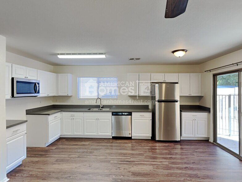 Building Photo - 1133 S 111th Cir