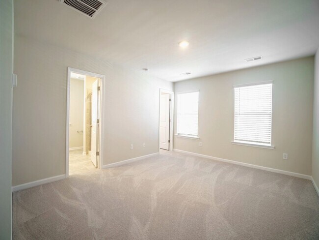 Building Photo - 1 Year Old New Home With 3 Bedroom 2.5 bat...