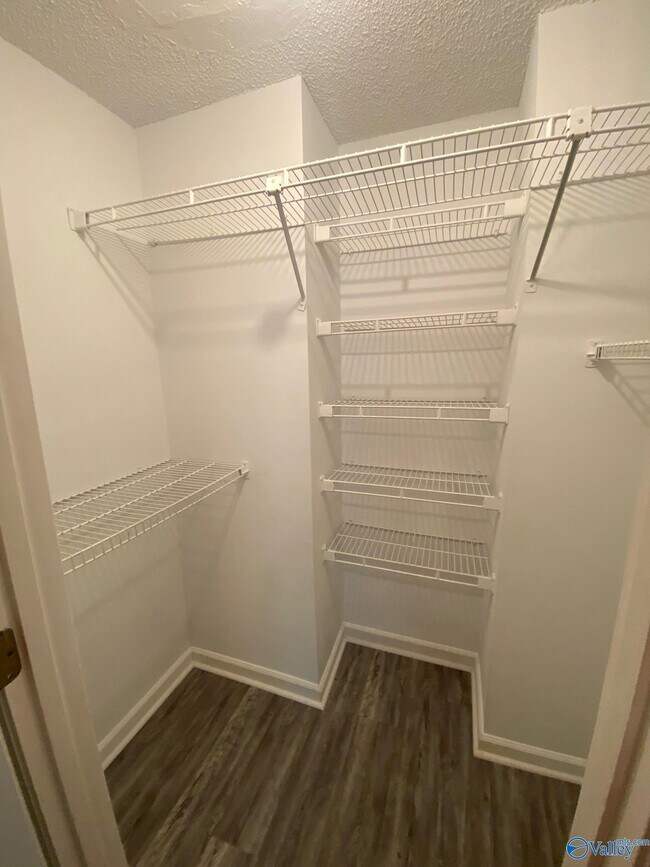 Building Photo - 523 Farmingdale Rd SE