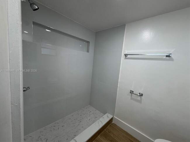 Building Photo - 8820 Fontainebleau Blvd