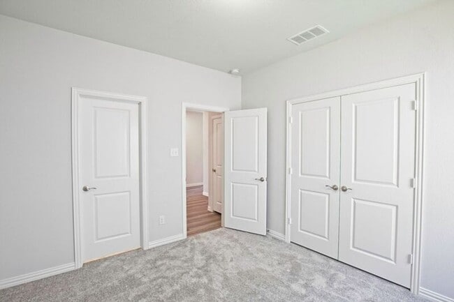 Building Photo - 625 Hidden Cove Dr