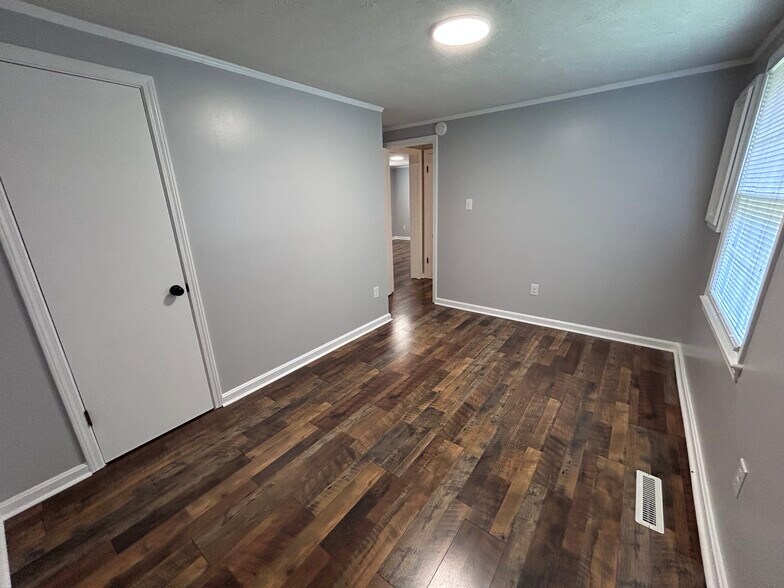 Building Photo - 205 E Gilbreath St