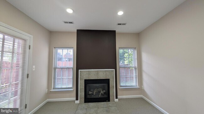 Building Photo - 42681 Rolling Rock Square