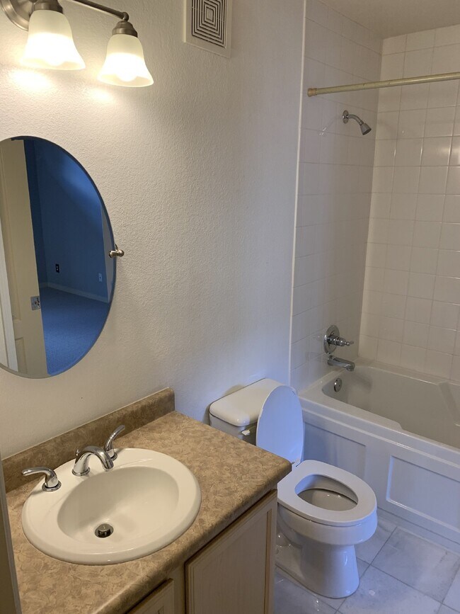 Building Photo - Beautiful Condo For Rent