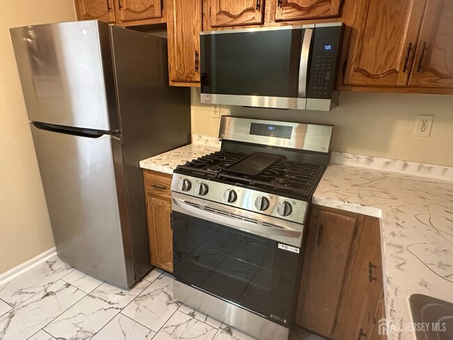 Building Photo - 603 Woodbridge Commons Way