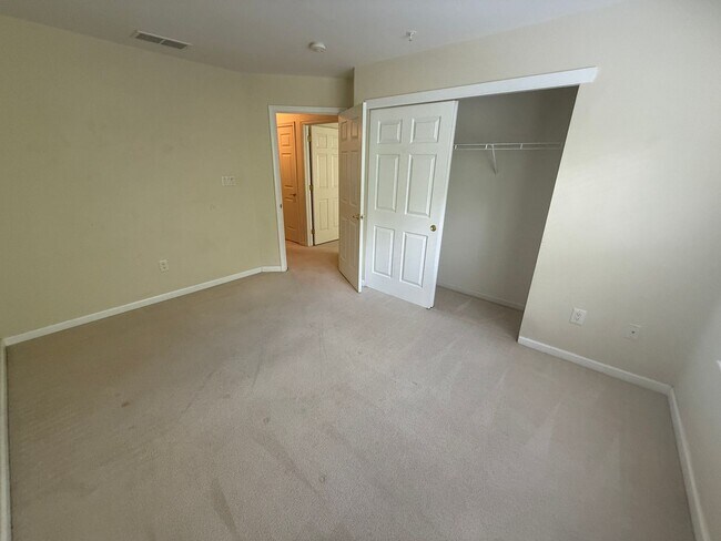 Building Photo - 179 Mountain View Dr