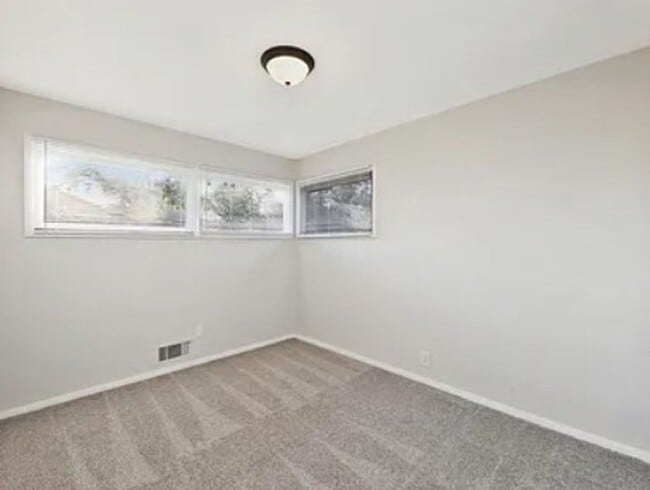 Building Photo - 6020 N East Park View St