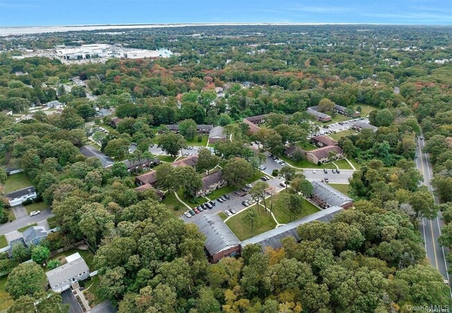 Building Photo - 41 Pinebrook Pl