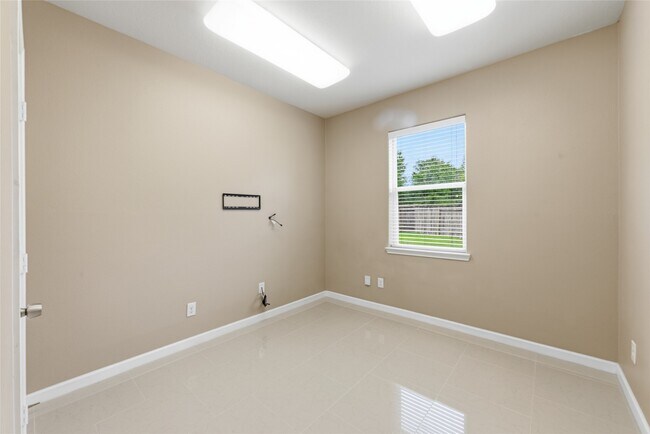 Building Photo - 8234 Hall View Dr