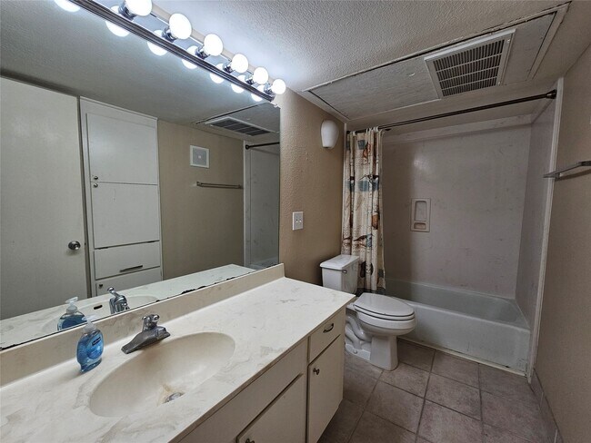 Building Photo - 12600 Melville Dr