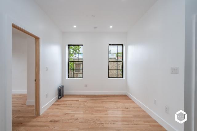 Building Photo - 3 bedroom in BROOKLYN NY 11208