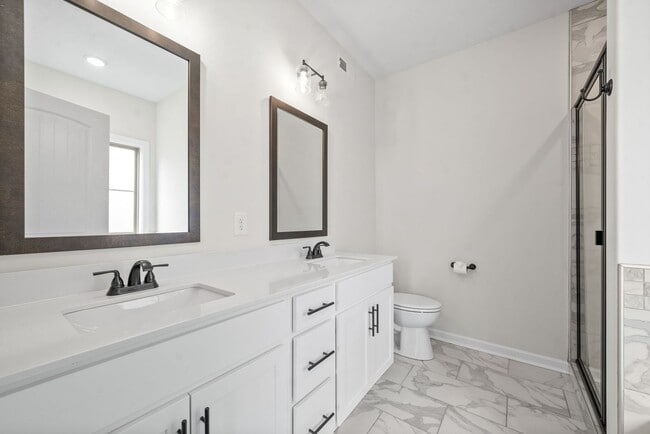 Building Photo - Dog Friendly Four Bedroom Near I24!