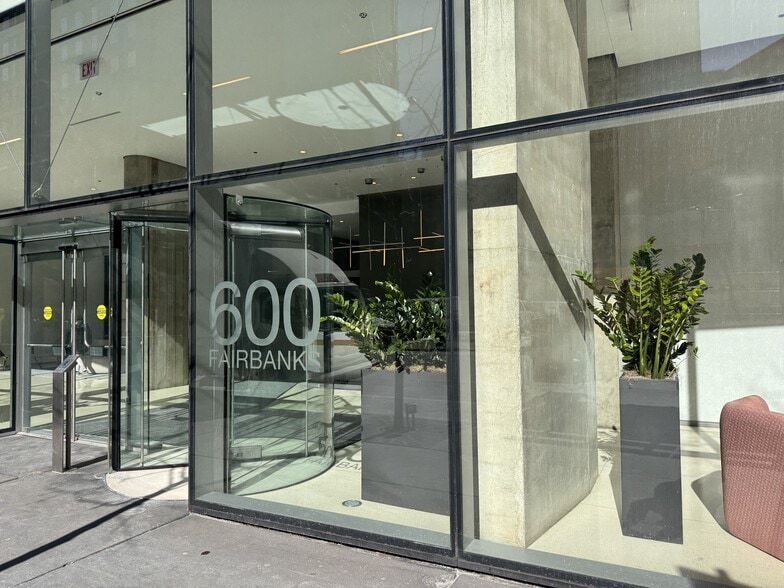 Building Photo - 600 N Fairbanks Ct