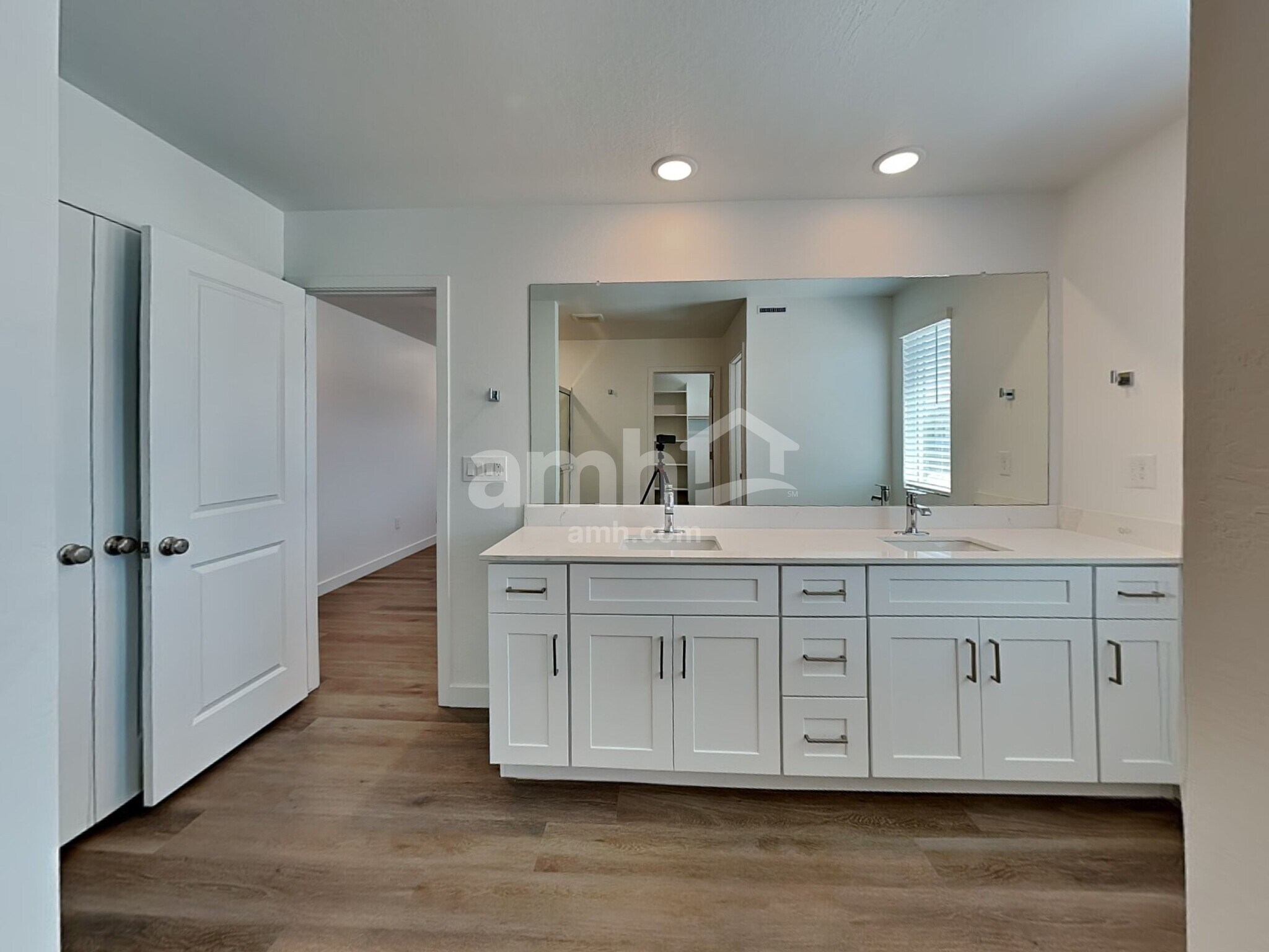 Building Photo - 9717 W Luxton Ln