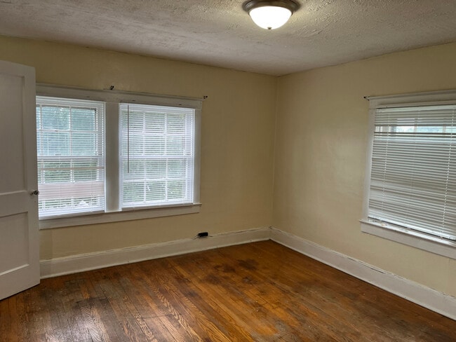 Building Photo - 609 Smithfield Ave