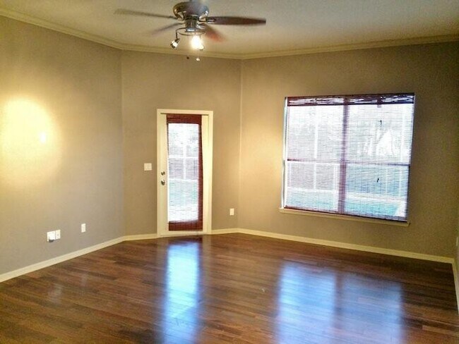 Building Photo - 8055 Glitter Ct