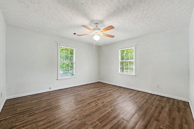 Building Photo - 2501 Riverchase Crossing NE
