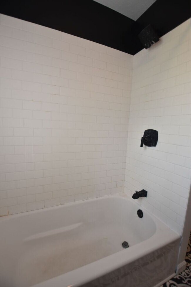Building Photo - Central Mishawaka- close to Parks and Down...