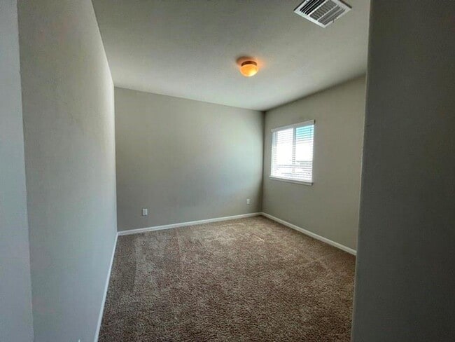 Building Photo - Fabulous 4-bedroom duplex in the heart of Lakeway!