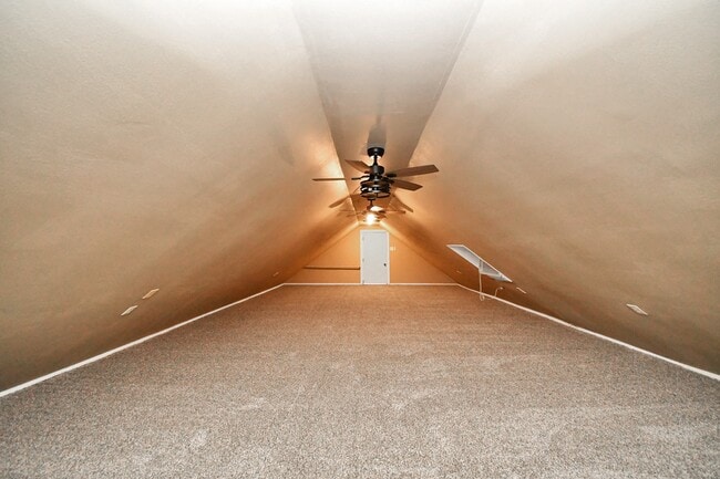 Building Photo - 1410 Long View Dr