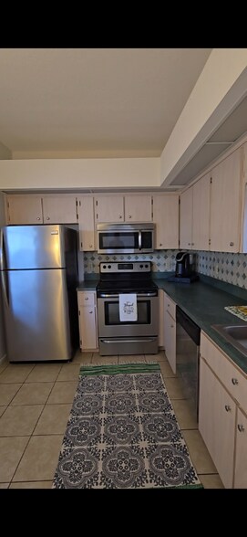 Building Photo - 4225 San Rafael Ave
