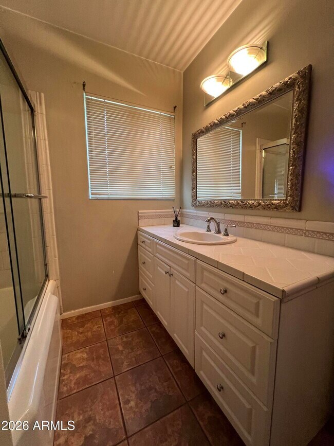 Building Photo - 4121 E Edgemont Ave