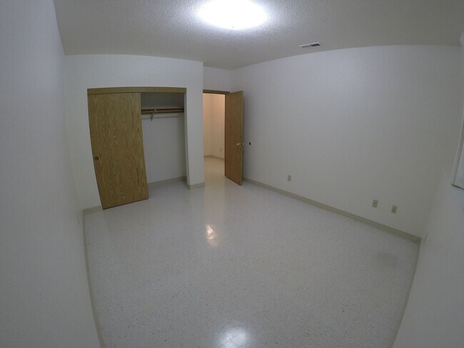 Building Photo - 39261 Hood St