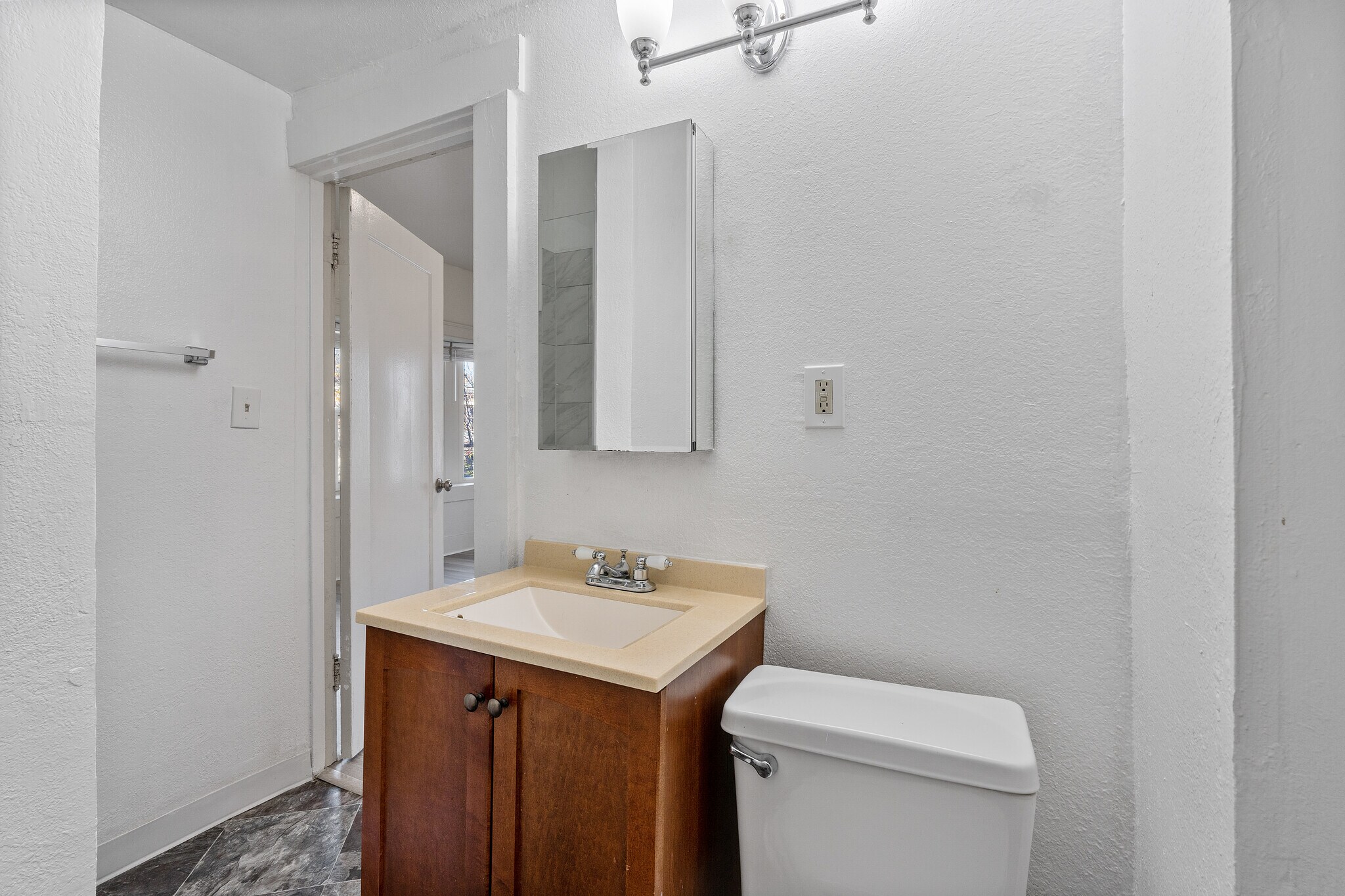 Building Photo - 537 33rd St