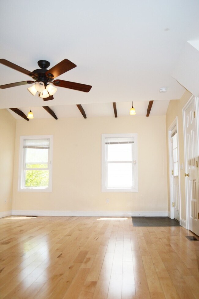 Building Photo - 214 North Ave