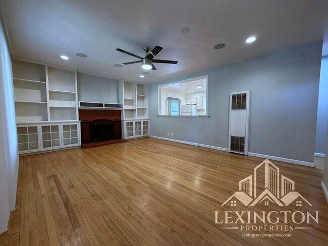 Building Photo - Charming 2 Bedroom Home with Large Backyard & Garage