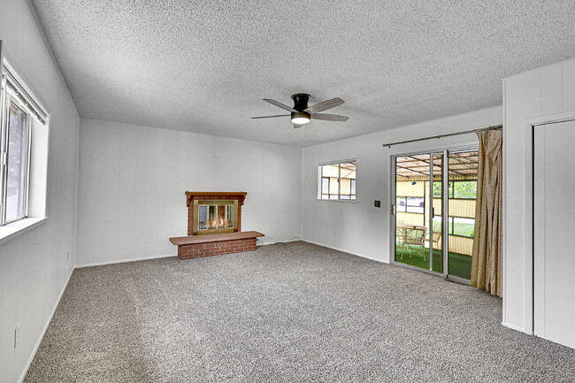 Building Photo - $3,500- Location! 2 Bed 2.5 Bath 2 Non-Con...