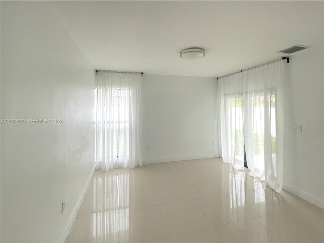 Building Photo - 1005 SW 88th Ct