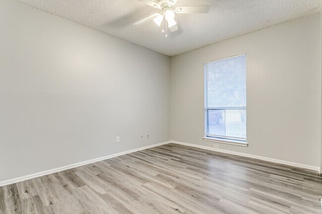 Building Photo - 13226 Chesterton Dr