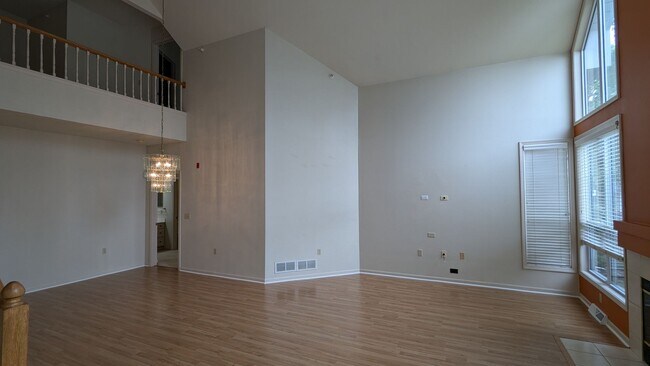 Building Photo - Easy New Berlin Living