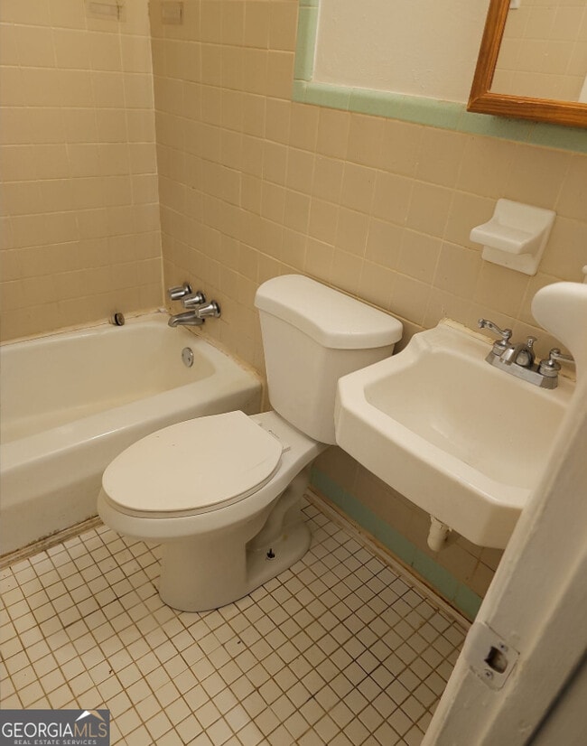 Building Photo - 6494 Lower Dixie Lake Rd