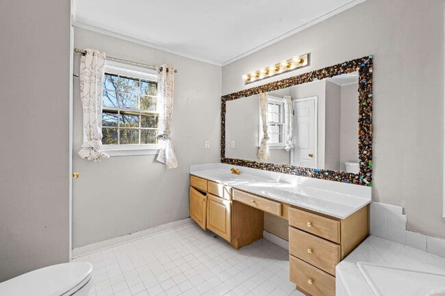 Building Photo - Three Bedroom Rental directly next to Arnall Middle School