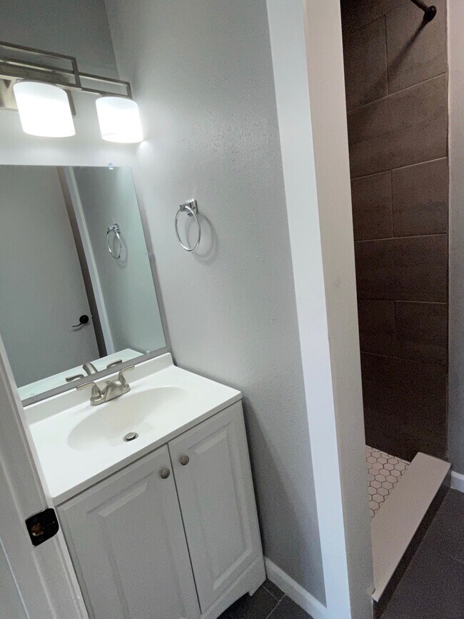 Building Photo - 2706 Graduate Ct