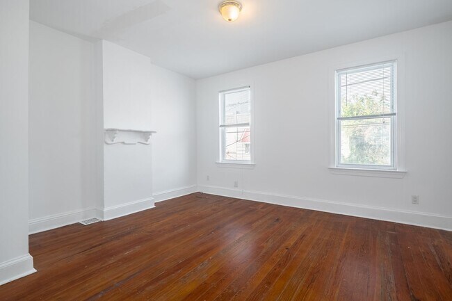 Building Photo - Two Bed Point Breeze Townhouse