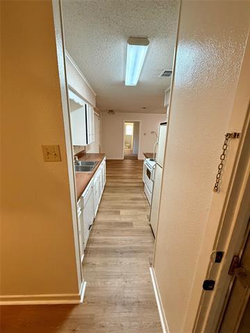 Building Photo - 124 Poinsettia Cir